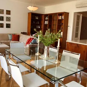 Spacious Elegance In The Heart Of Old Town Apartment